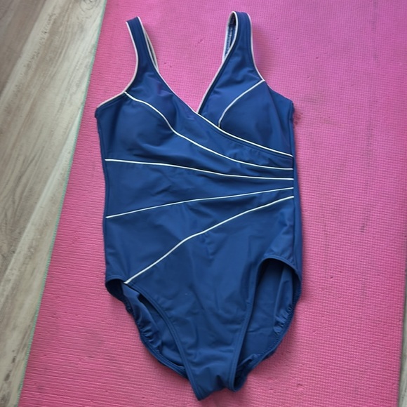 Miraclesuit, one piece bathing suit; - Picture 2 of 11